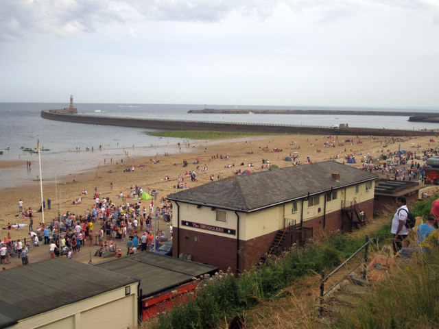 The rear of The Smugglers pub and Roker Pier
