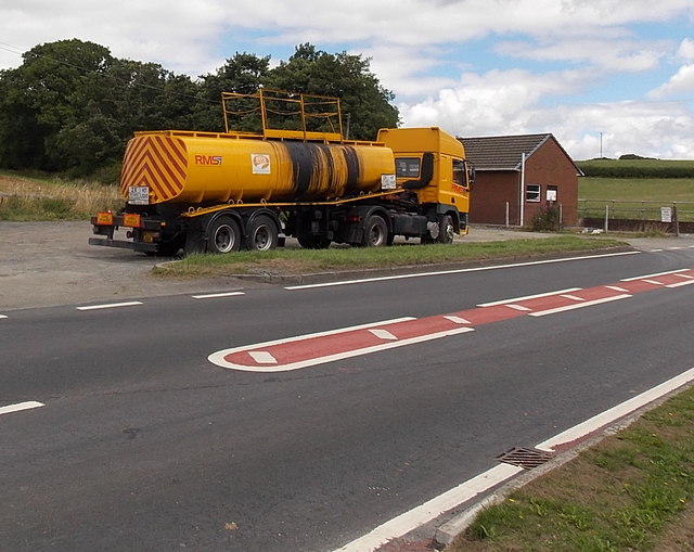 road-maintenance-services-vehicle-in-jaggery-cc-by-sa-2-0-geograph-britain-and-ireland