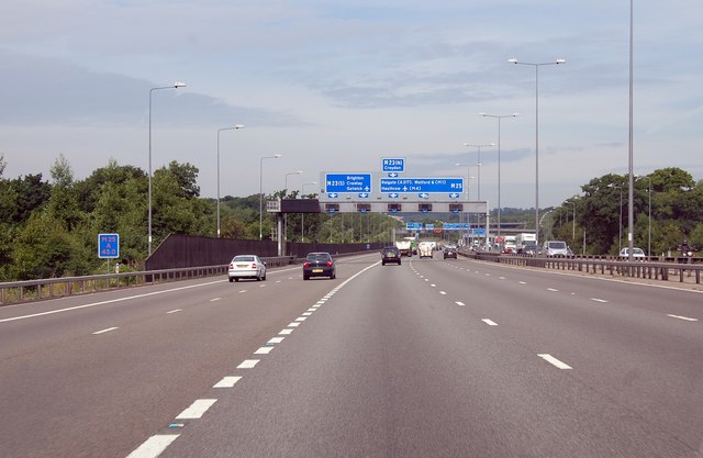 M25 approaching Junction 7 for M23 © Julian P Guffogg cc-by-sa/2.0 ...