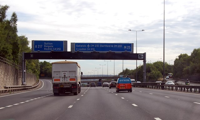 M25 eastbound junction 8 © Julian P Guffogg :: Geograph Britain and Ireland