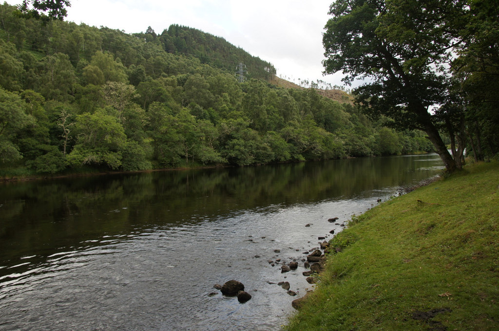 River Beauly below Erchless Castle © Mike Pennington cc-by-sa/2.0 ...