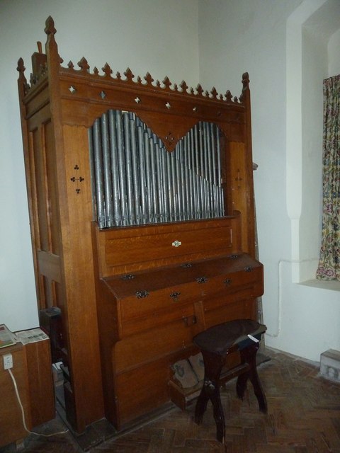 St Swithun, Combe: organ