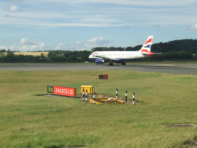 Edinburgh Airport © Thomas Nugent Cc By Sa20 Geograph Britain And