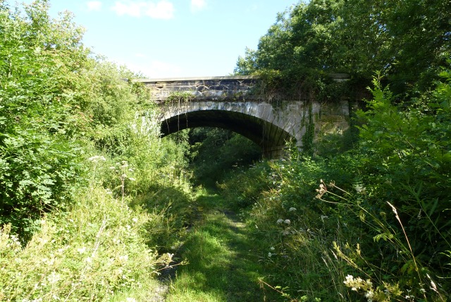 Bridge over the trackbed © DS Pugh cc-by-sa/2.0 :: Geograph Britain and ...