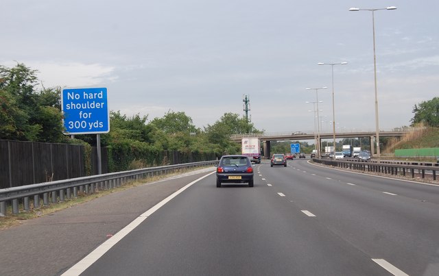 M4 approaching Riding Court Road bridge © Julian P Guffogg cc-by-sa/2.0 ...