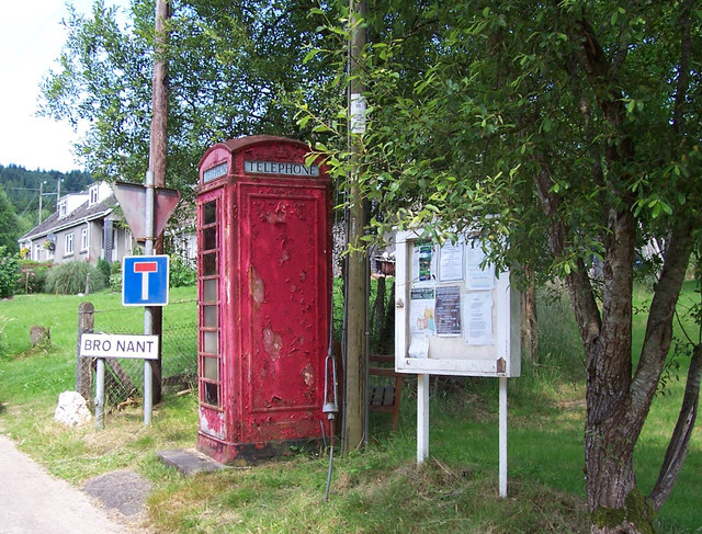 Telephone Box and Notice Board, Bro Nant, Nantyffin