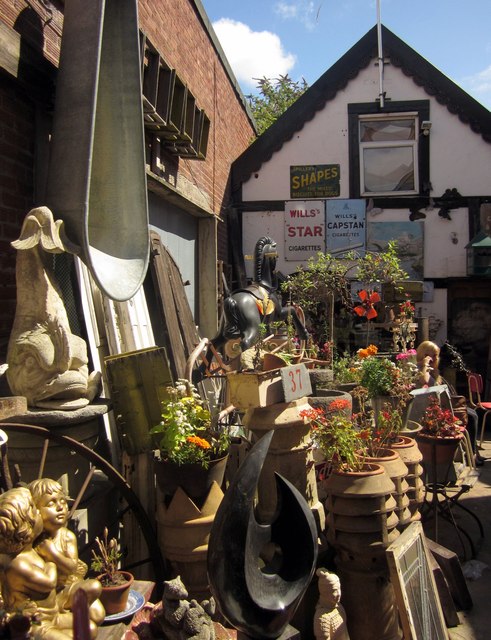 reclamation-yard-horfield-derek-harper-cc-by-sa-2-0-geograph