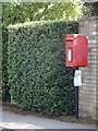 New Milton: postbox № BH25 198, Larkshill Close