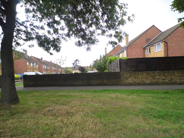 Houses on Almond Close from Charlton Road