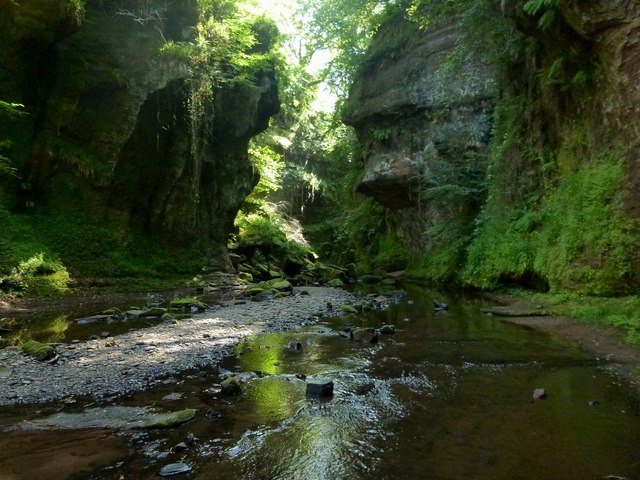 Finnich Glen © Lairich Rig cc-by-sa/2.0 :: Geograph Britain and Ireland