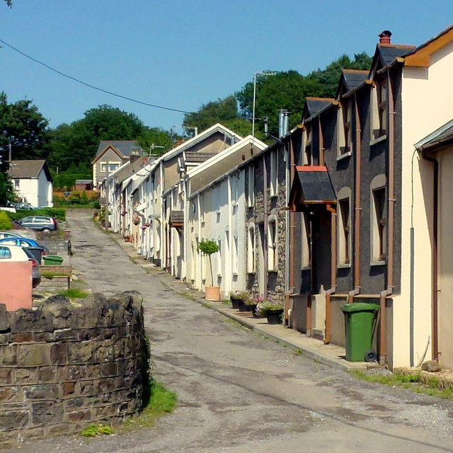 Miner's Row, Llwydcoed