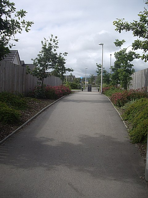 A paved track west to Deveron Park