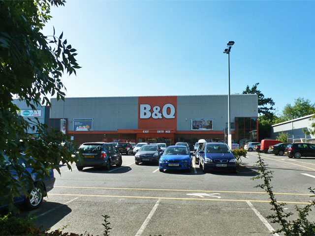 B&Q, Crawley © Robin Webster :: Geograph Britain And Ireland