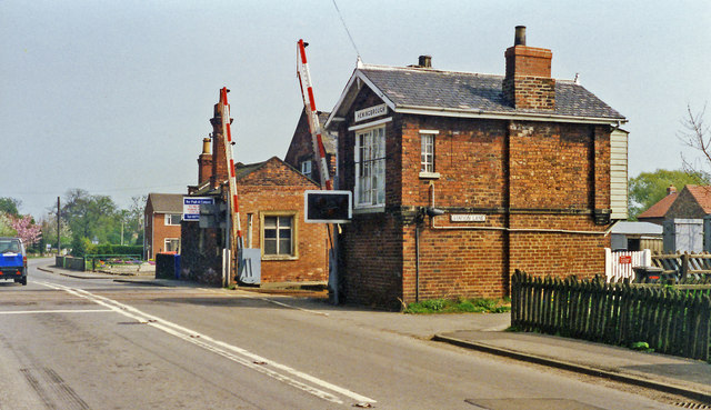 Signalbox and level crossing at site of Hemingbrough station, 1995