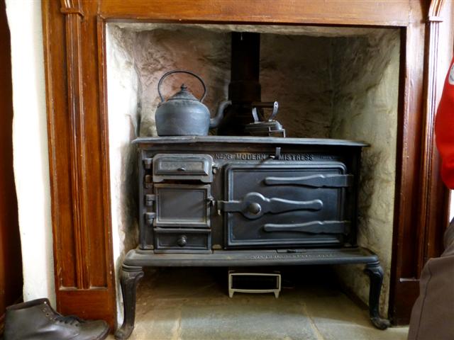 No.28 Modern Mistress stove, Ulster American Folk Park