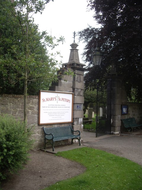 Entrance to the churchyard of St Mary's + St Peter's, Montrose