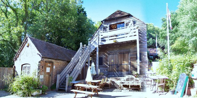 Lurgashall Winery Len Williams cc by sa 2.0 Geograph Britain