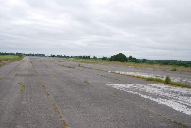 Wisley Airfield © N Chadwick cc-by-sa/2.0 :: Geograph Britain and Ireland