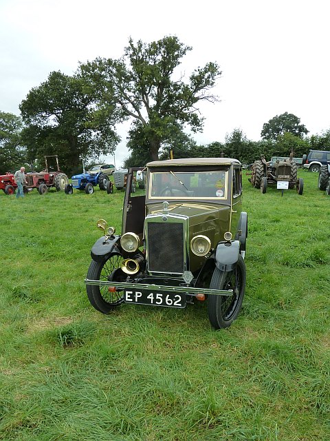 Berriew Show - classic cars and elderly tractors