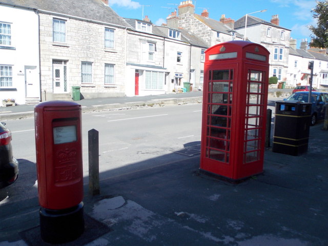 Portland: postbox № DT5 57 and phone, Straits