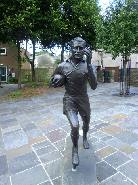 Ken Jones statue, Blaenavon © Gordon Hatton cc-by-sa/2.0 :: Geograph ...