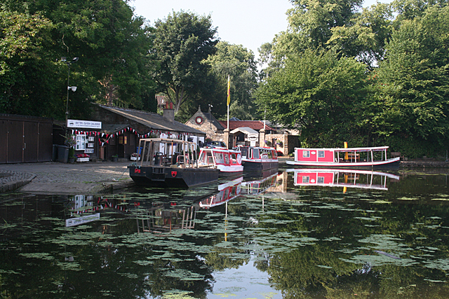 Canal Centre and Narrowboats