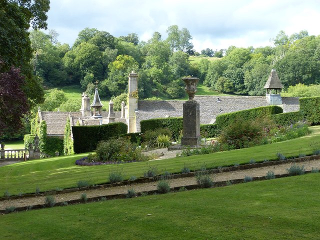 Manor House roof © Rob Farrow cc-by-sa/2.0 :: Geograph Britain and Ireland