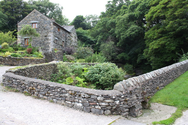 Large house beside tributary to River Lune