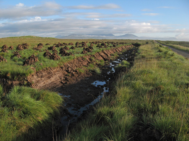 Roadside peat cut © Jonathan Wilkins cc-by-sa/2.0 :: Geograph Ireland