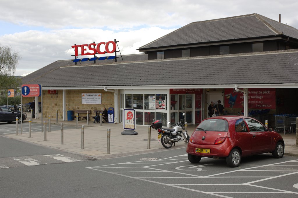 Tesco Supermarket, Ilkley © Mark Anderson :: Geograph Britain and Ireland