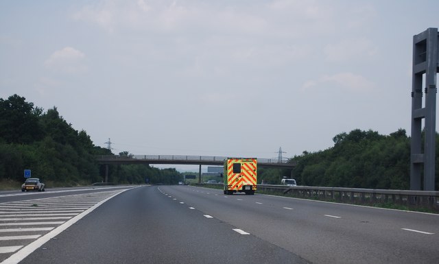 M23, northbound © N Chadwick cc-by-sa/2.0 :: Geograph Britain and Ireland