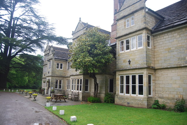 Rowfant House © N Chadwick cc-by-sa/2.0 :: Geograph Britain and Ireland