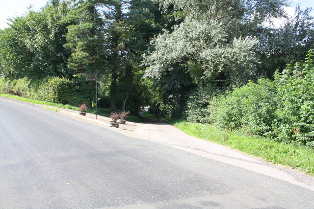 Junction of road to Hunton and bridleway to Hunton Mill