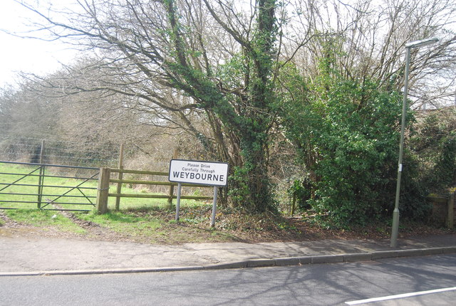 Entering Weybourne, Lower Weybourne Lane