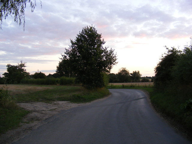 Heywood Road & the footpath to Burston Road
