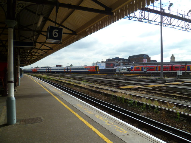 Looking across the Junction from Platform 6