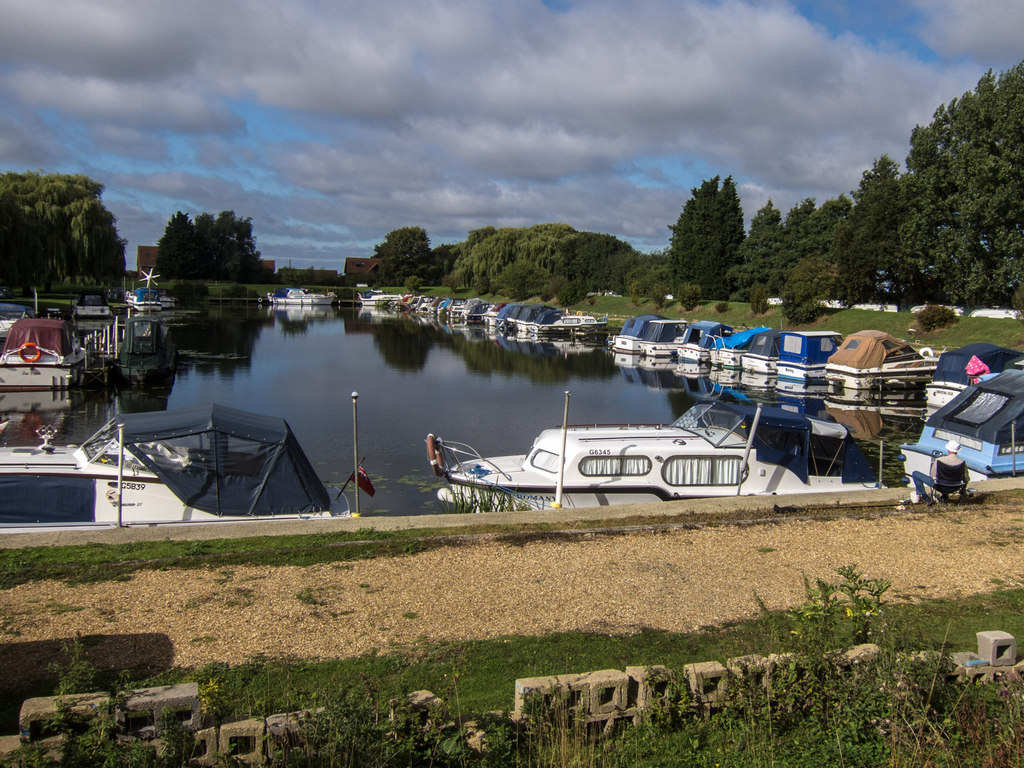 Twenty Pence Marina © Kim Fyson cc-by-sa/2.0 :: Geograph Britain and ...