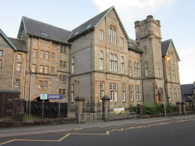 The Dunoon Primary School on Hillfoot... © Ian S cc-by-sa/2.0 ...