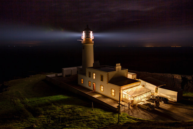 Rubha Rèidh Lighthouse at night