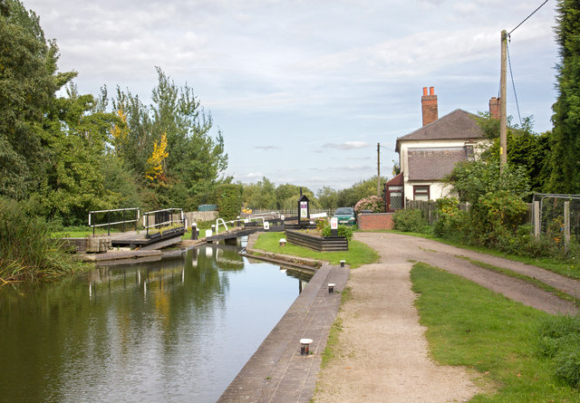 Birmingham and Fazeley Canal: Curdworth... © David P Howard cc-by-sa/2. ...