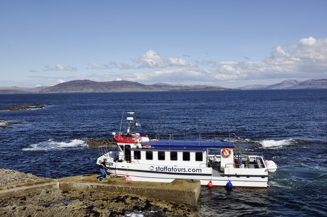 MV Islander, Staffa © Stuart Wilding :: Geograph Britain and Ireland