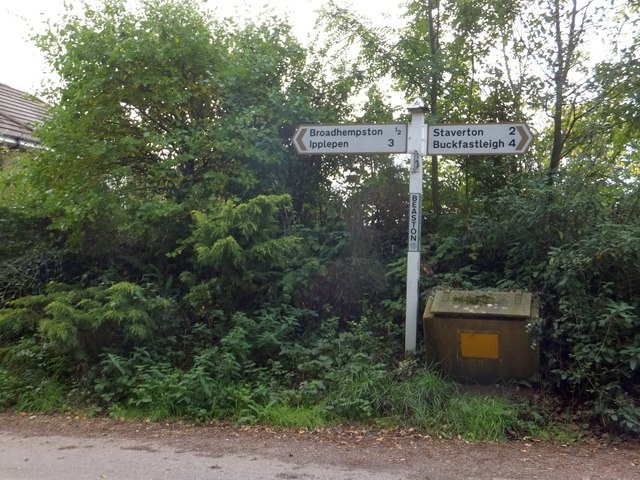 Beaston Cross signpost and grit bin