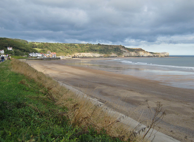 Sandsend beach © Pauline E :: Geograph Britain and Ireland