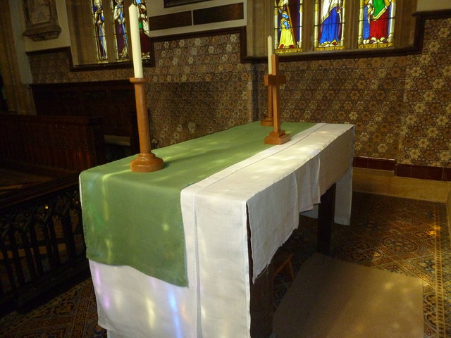 St Andrew, Trent: altar