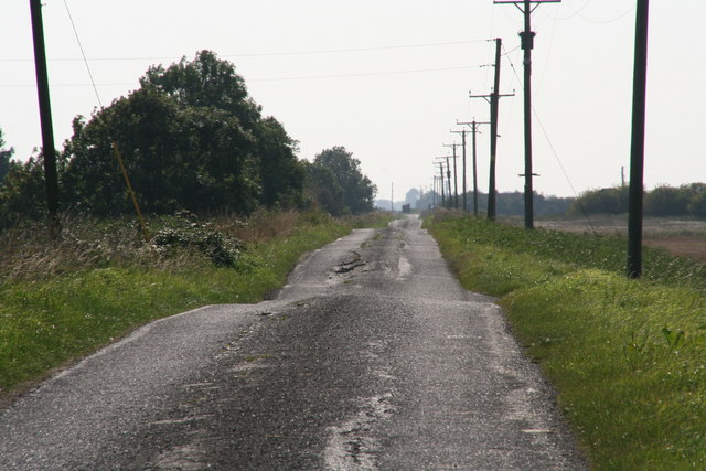 Switchback road alongside Hobhole Drain