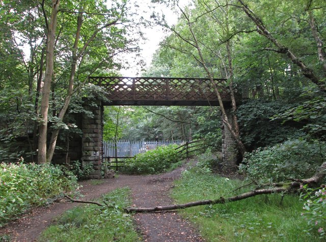 Sowerby Bridge - old railway footbridge below Hullen Edge