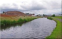 SO8277 : Staffs & Worcs Canal & adjacent building site, Kidderminster by P L Chadwick