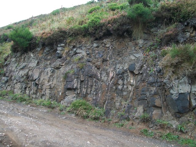 An exposure of columnar basalt in a... © Eric Jones cc-by-sa/2.0 ...