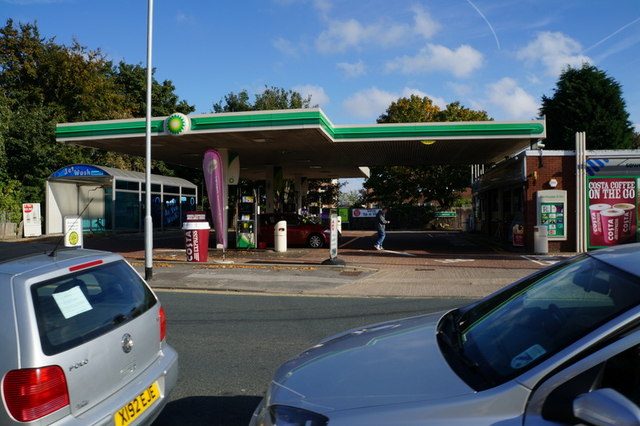 Sewell's garage on Southcoates Lane,... © Ian S cc-by-sa/2.0 ...