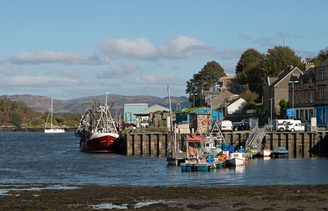 Tarbert pier - (2) © The Carlisle Kid :: Geograph Britain and Ireland